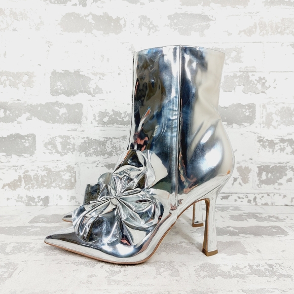 New Sam Edelman Esmae Stiletto Ankle Bootie Metallic Shiny Silver Boots K686 - Picture 1 of 12